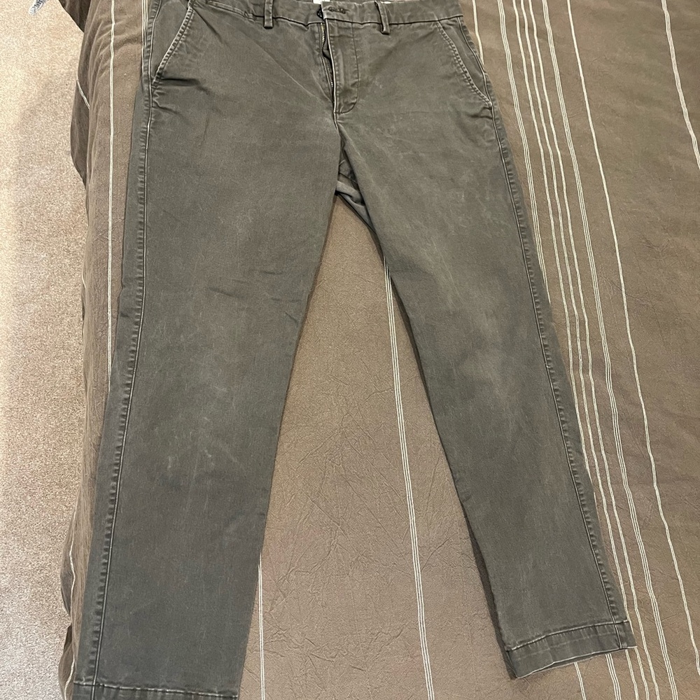 GAP Men's Grey Khaki Pants